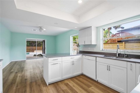 House in Sarasota, Florida 3 bedrooms, 158.68 sq.m. № 2196461 - photo 16