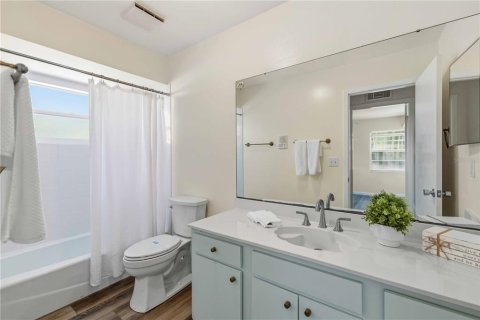 House in Sarasota, Florida 3 bedrooms, 158.68 sq.m. № 2196461 - photo 28