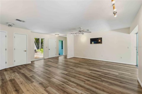 House in Sarasota, Florida 3 bedrooms, 158.68 sq.m. № 2196461 - photo 6