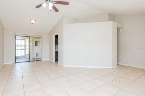 Villa ou maison à louer à Kissimmee, Floride: 4 chambres, 177.91 m2 № 2416391 - photo 4