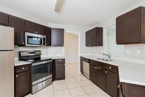 Villa ou maison à louer à Kissimmee, Floride: 4 chambres, 177.91 m2 № 2416391 - photo 5