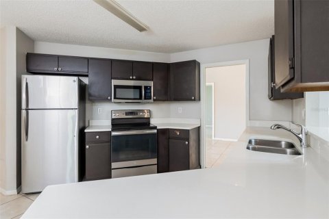 Villa ou maison à louer à Kissimmee, Floride: 4 chambres, 177.91 m2 № 2416391 - photo 6
