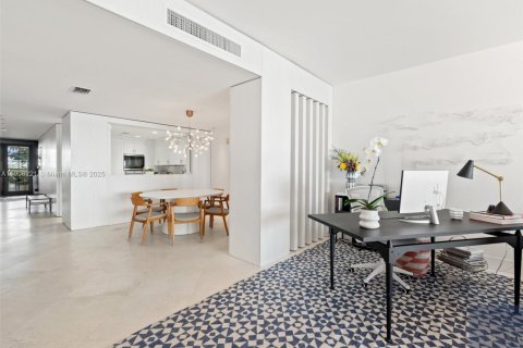 Condominio en alquiler en Miami Beach, Florida, 3 dormitorios, 255.48 m2 № 2012719 - foto 10
