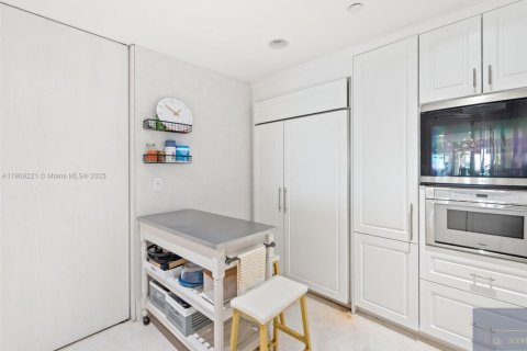 Condominio en alquiler en Miami Beach, Florida, 3 dormitorios, 255.48 m2 № 2012719 - foto 12
