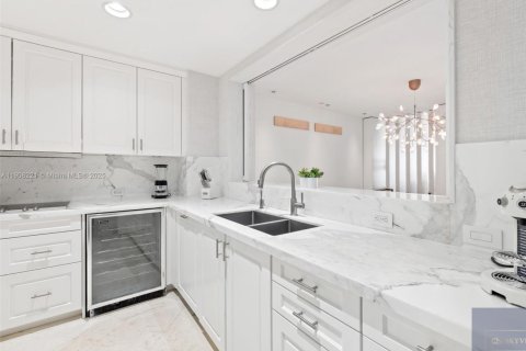 Condominio en alquiler en Miami Beach, Florida, 3 dormitorios, 255.48 m2 № 2012719 - foto 11