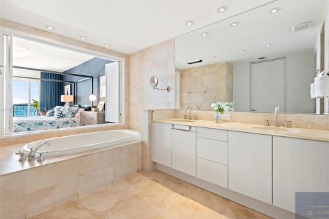 Condominio en alquiler en Miami Beach, Florida, 3 dormitorios, 255.48 m2 № 2012719 - foto 25