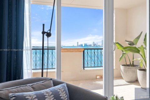 Condominio en alquiler en Miami Beach, Florida, 3 dormitorios, 255.48 m2 № 2012719 - foto 21