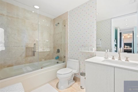 Condominio en alquiler en Miami Beach, Florida, 3 dormitorios, 255.48 m2 № 2012719 - foto 30
