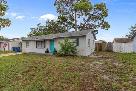 House in Holiday, Florida 2 bedrooms, 102.56 sq.m. № 2280043