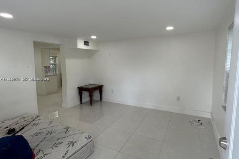 Appartement à louer à Miami, Floride: 3 chambres, 229.28 m2 № 1987535 - photo 4