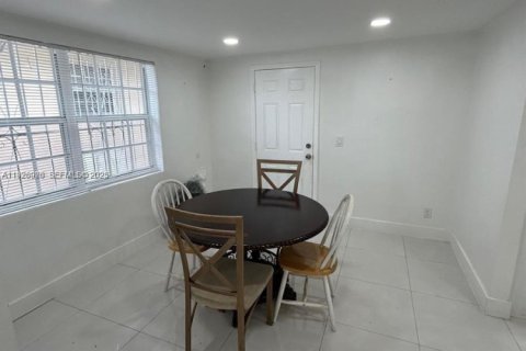Appartement à louer à Miami, Floride: 3 chambres, 229.28 m2 № 1987535 - photo 5