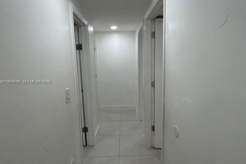 Appartement à louer à Miami, Floride: 3 chambres, 229.28 m2 № 1987535 - photo 7