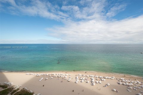 Condo in Sunny Isles Beach, Florida, 3 bedrooms  № 2059671 - photo 24