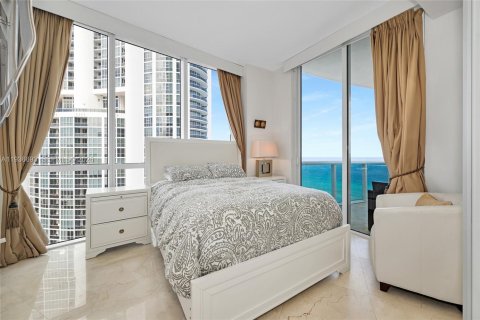 Condo in Sunny Isles Beach, Florida, 3 bedrooms  № 2059671 - photo 17