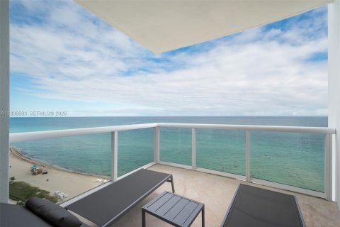 Condo in Sunny Isles Beach, Florida, 3 bedrooms  № 2059671 - photo 21