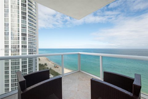 Condo in Sunny Isles Beach, Florida, 3 bedrooms  № 2059671