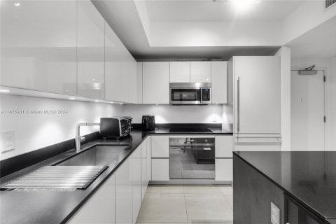 Condo in Miami, Florida, 2 bedrooms  № 1711351 - photo 5