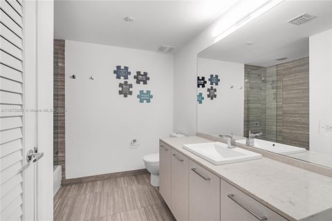 Condo in Miami, Florida, 2 bedrooms  № 1711351 - photo 13