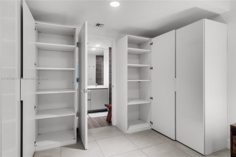 Condo in Miami, Florida, 2 bedrooms  № 1711351 - photo 10