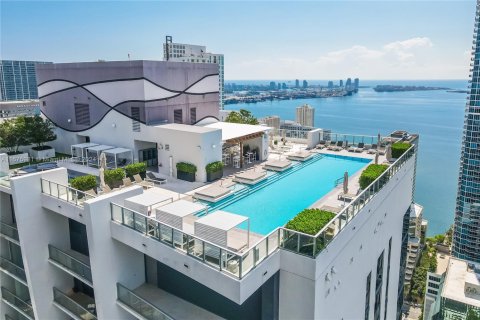 Condo in Miami, Florida, 2 bedrooms  № 1711351 - photo 1