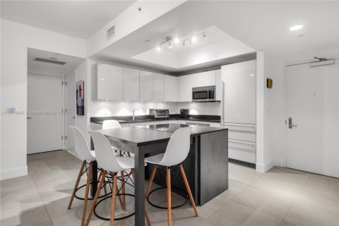 Condo in Miami, Florida, 2 bedrooms  № 1711351 - photo 4