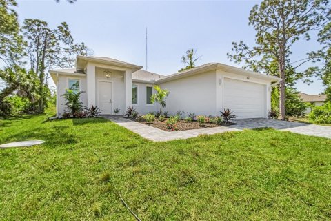 House in Rotonda, Florida 3 bedrooms, 164.16 sq.m. № 2142874 - photo 2