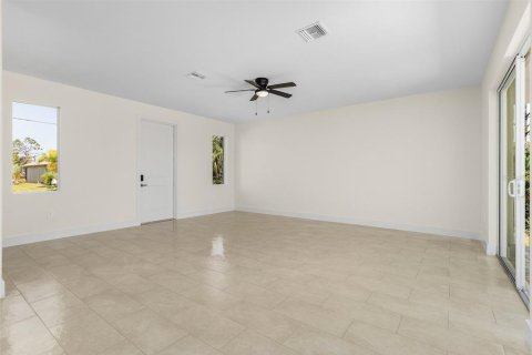 House in Rotonda, Florida 3 bedrooms, 164.16 sq.m. № 2142874 - photo 17