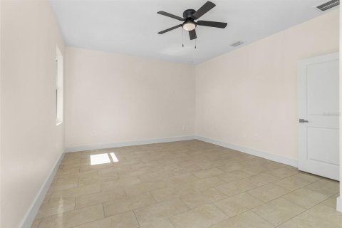 House in Rotonda, Florida 3 bedrooms, 164.16 sq.m. № 2142874 - photo 12