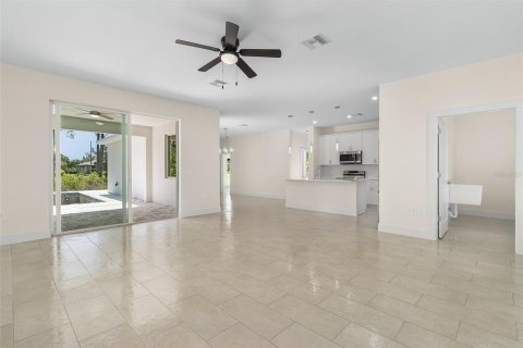 House in Rotonda, Florida 3 bedrooms, 164.16 sq.m. № 2142874 - photo 3
