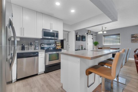 Casa en venta en Miami Gardens, Florida, 4 dormitorios, 130.25 m2 № 1940248 - foto 8