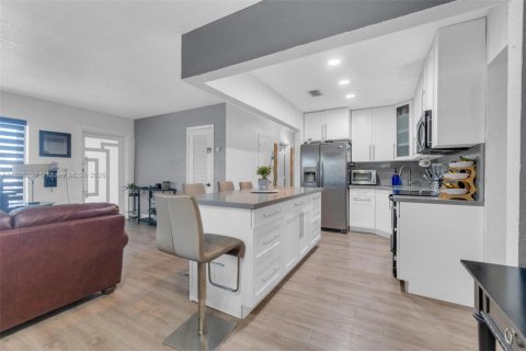 Casa en venta en Miami Gardens, Florida, 4 dormitorios, 130.25 m2 № 1940248 - foto 6