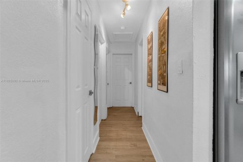 Casa en venta en Miami Gardens, Florida, 4 dormitorios, 130.25 m2 № 1940248 - foto 24