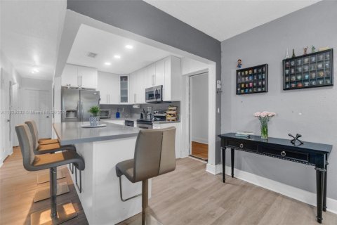 Casa en venta en Miami Gardens, Florida, 4 dormitorios, 130.25 m2 № 1940248 - foto 10