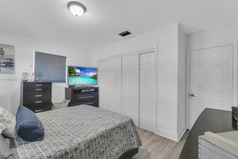 Casa en venta en Miami Gardens, Florida, 4 dormitorios, 130.25 m2 № 1940248 - foto 16