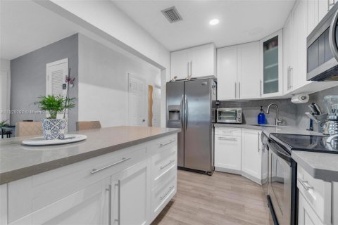 Casa en venta en Miami Gardens, Florida, 4 dormitorios, 130.25 m2 № 1940248 - foto 7