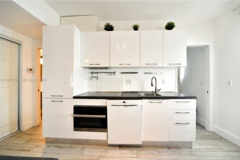 Condominio en venta en Miami Beach, Florida, 2 dormitorios, 53.88 m2 № 2024318 - foto 6