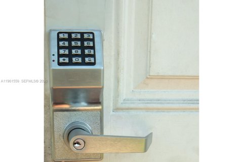 Condominio en venta en Miami Beach, Florida, 2 dormitorios, 53.88 m2 № 2024318 - foto 13