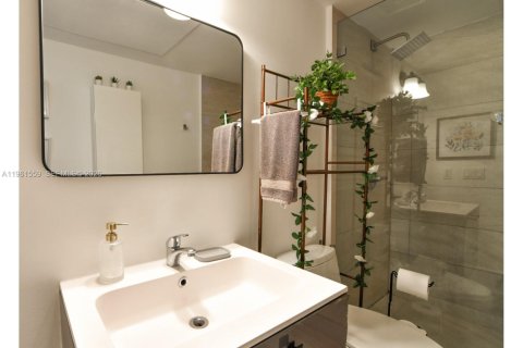 Condominio en venta en Miami Beach, Florida, 2 dormitorios, 53.88 m2 № 2024318 - foto 9