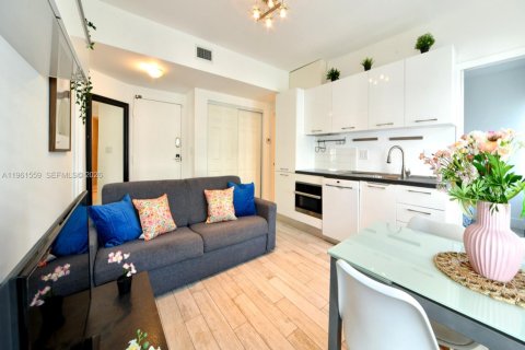 Condominio en venta en Miami Beach, Florida, 2 dormitorios, 53.88 m2 № 2024318 - foto 5
