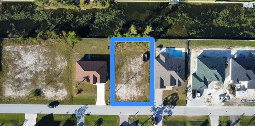 Terreno en Cape Coral, Florida № 2081588