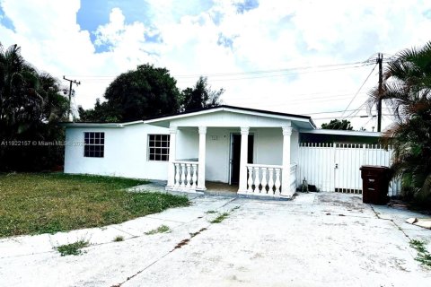 Дом в Хайалиа, Флорида 5 спален, 140.75м2 № 2018749