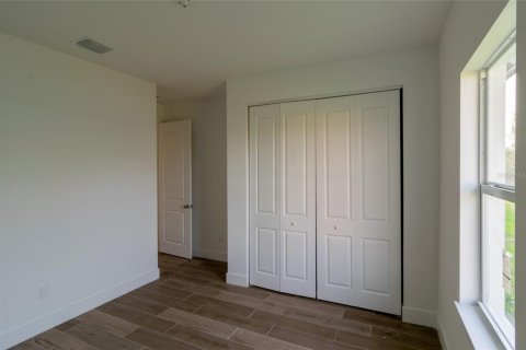 House in Port Charlotte, Florida 4 bedrooms, 237.46 sq.m. № 2123683 - photo 24