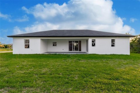 House in Port Charlotte, Florida 4 bedrooms, 237.46 sq.m. № 2123683 - photo 5