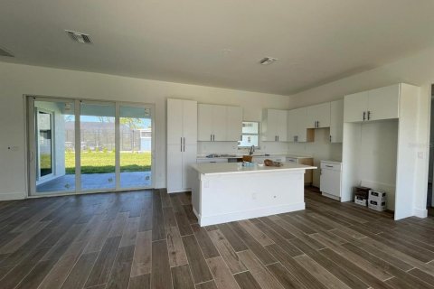 House in Port Charlotte, Florida 4 bedrooms, 237.46 sq.m. № 2123683 - photo 7