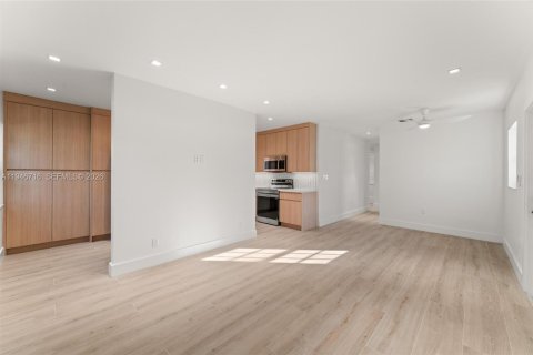 Casa en venta en North Miami Beach, Florida, 3 dormitorios, 106.28 m2 № 2002937 - foto 14