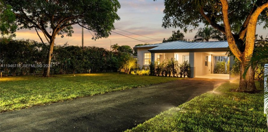 Casa en North Miami Beach, Florida 3 dormitorios, 106.28 m2 № 2002937