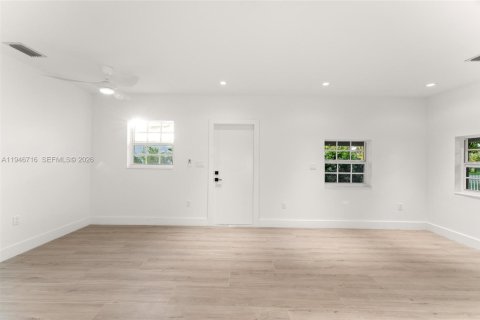 Casa en venta en North Miami Beach, Florida, 3 dormitorios, 106.28 m2 № 2002937 - foto 27