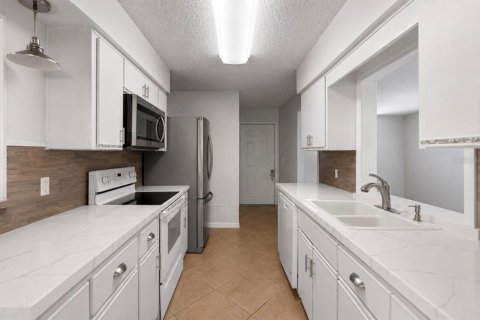 House in Summerfield, Florida 2 bedrooms, 117.06 sq.m. № 2226697 - photo 8