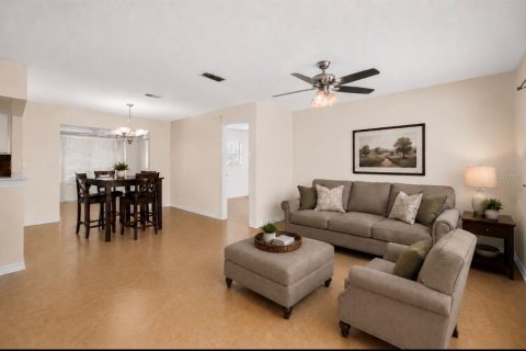 House in Summerfield, Florida 2 bedrooms, 117.06 sq.m. № 2226697 - photo 5