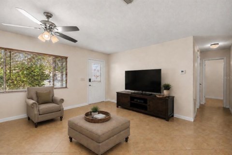 House in Summerfield, Florida 2 bedrooms, 117.06 sq.m. № 2226697 - photo 4